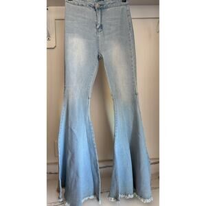 Turquoise Haven Extra Flare‎ Light Wash Jeans Size Small (0-2) Very Stretchy